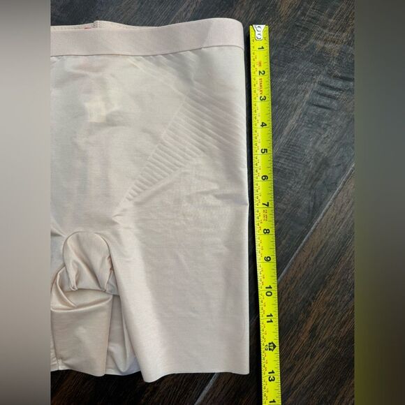 SPANX Shape Invisible Girlshort Nude Shapewear | Seamless | Size XS - Picture 5 of 6